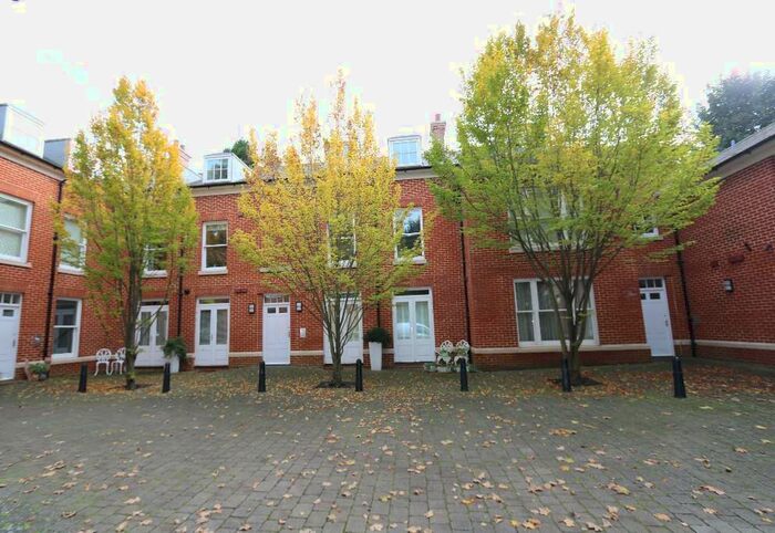 2 Bedroom Flat To Rent In New Dover Road, Canterbury, CT1