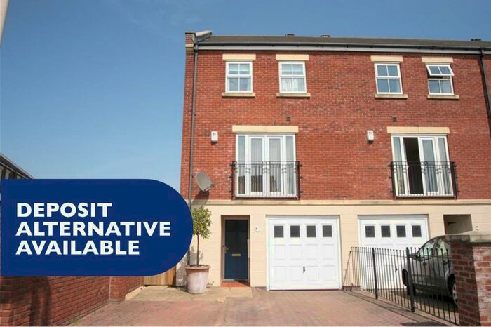 4 Bedroom Town House To Rent In Hutton Gate, Harrogate, HG2