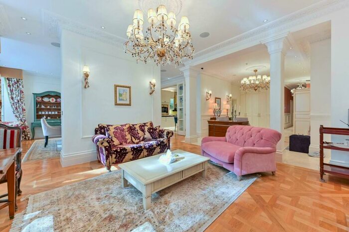 5 Bedroom Flat To Rent In Marylebone Road, Marylebone, London, NW1