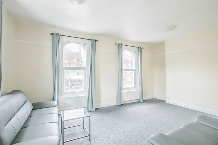 2 Bedroom Maisonette To Rent In Church Road, Hendon, NW4