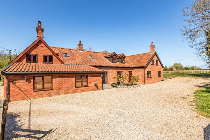 4 Bedroom Detached House For Sale In Spacious Bawdeswell Home Set In Approximately . Acres (Stms) Beside Bylaugh Woods, NR20