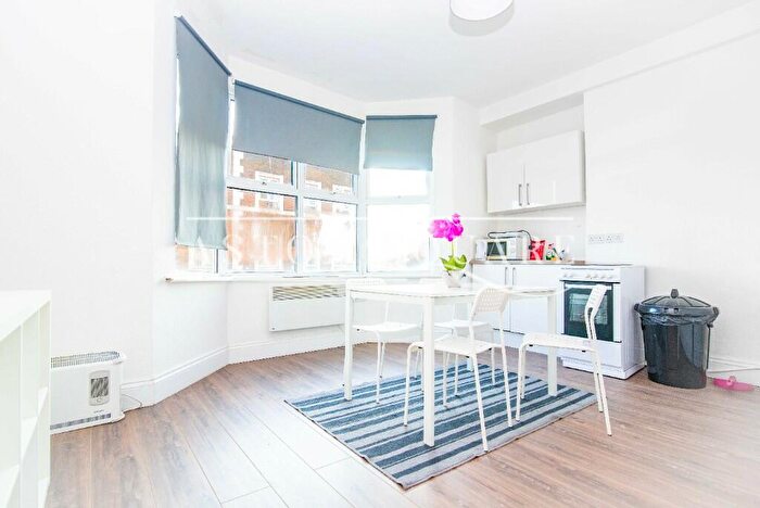 1 Bedroom Flat To Rent In West Green Road, London, N15