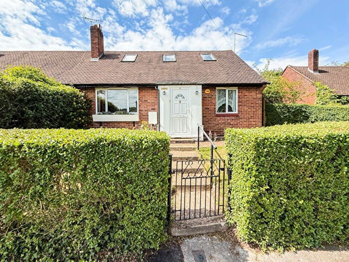 3 Bedroom Chalet For Sale In Coulsdon, Surrey, CR5