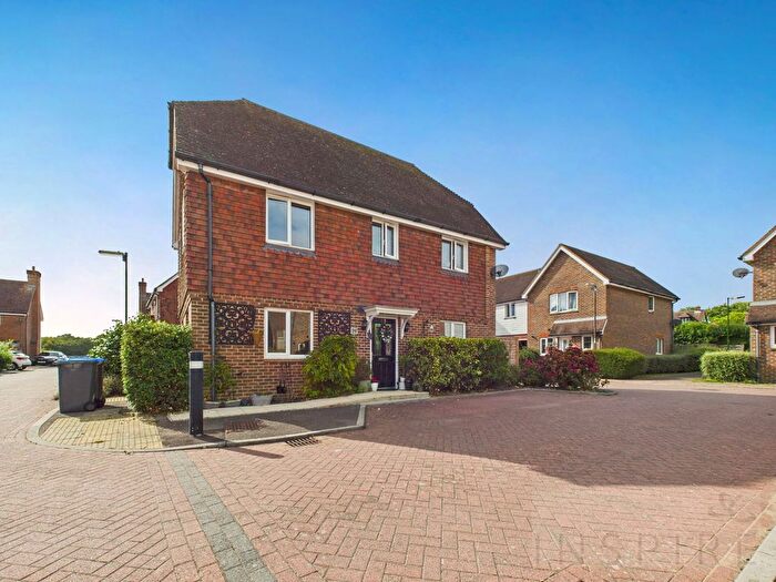 3 Bedroom Detached House For Sale In The Hemsleys, Pease Pottage, RH11