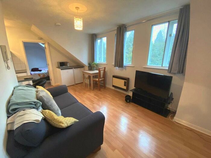 1 Bedroom Flat To Rent In Watling Street, Radlett, WD7