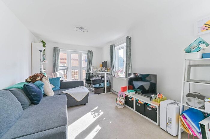 2 Bedroom Flat For Sale In Isis House, Worcester Close, Anerley, London, SE20