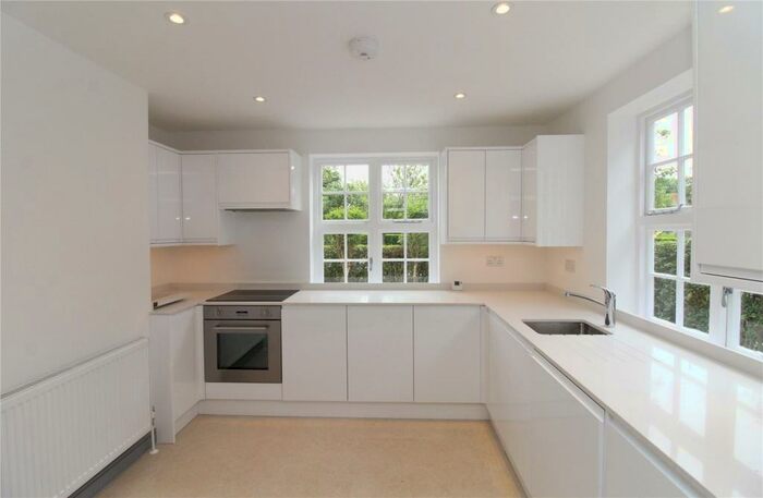 3 Bedroom Semi-Detached House To Rent In Brookland Rise, London, NW11