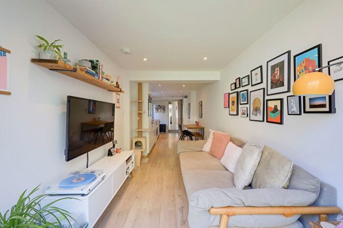2 Bedroom Flat For Sale In Burford Road, Catford, SE6
