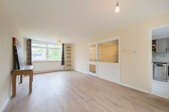 2 Bedroom Apartment To Rent In Trafalgar Drive, Walton-On-Thames, Surrey, KT12