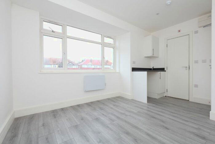 Studio To Rent In The Fairway, London UB5