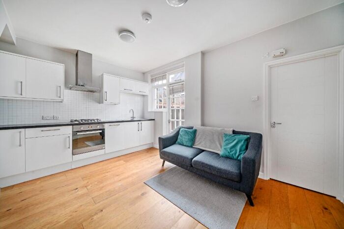 3 Bedroom Cottage To Rent In Villa Street, London, SE17