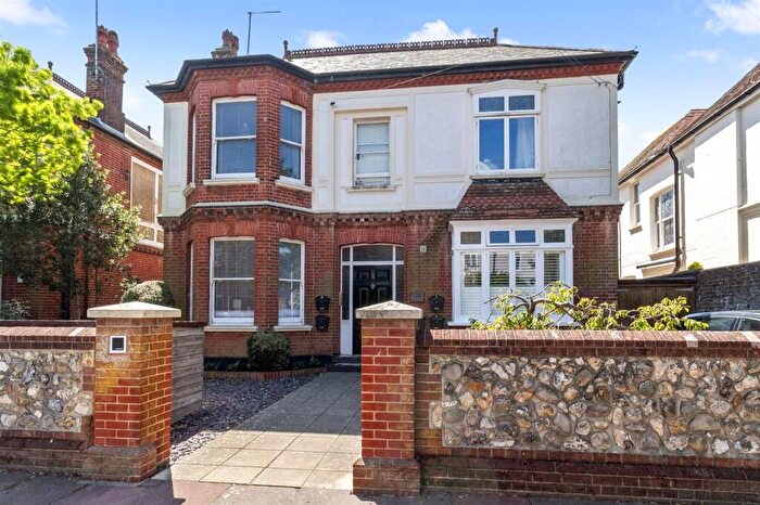 2 Bedroom Flat To Rent In St David's Lodge, Winchester Road, Worthing, BN11