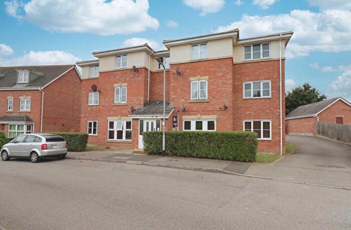 2 Bedroom Apartment To Rent In Fontwell Crescent, Corby, NN18