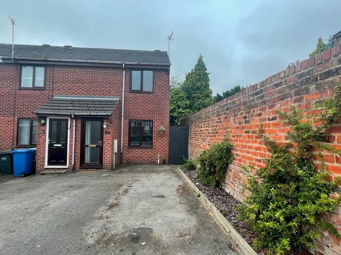 2 Bedroom Town House To Rent In Hazlehurst Lane, Chesterfield, Derbyshire, S41