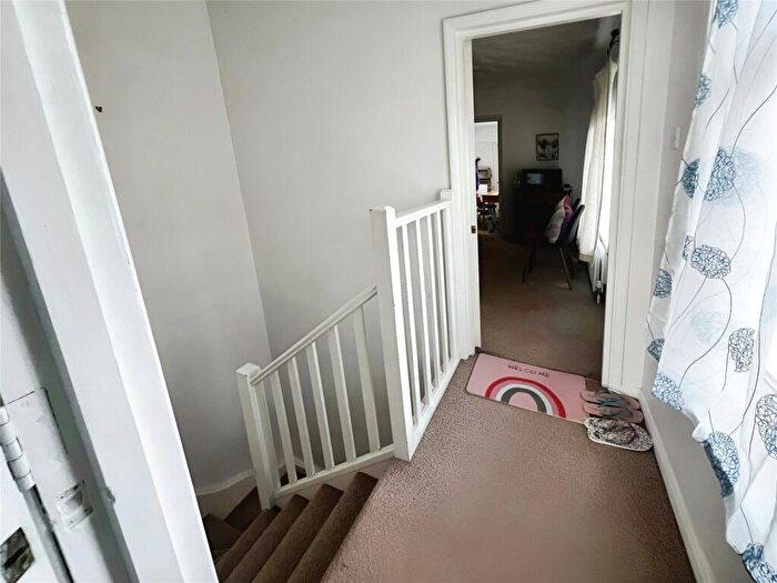 1 Bedroom Flat To Rent In Shirley Park Road, Southampton, Hampshire, SO16