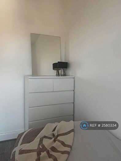 3 Bedroom Flat To Rent In Simonside Terrace, Newcastle Upon Tyne, NE6