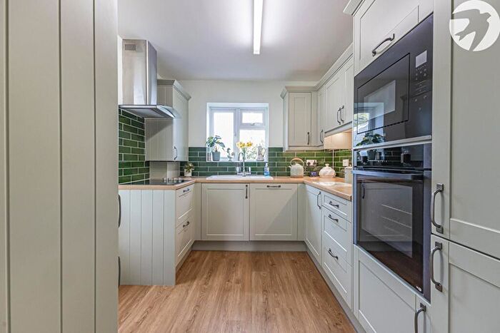 3 Bedroom Semi Detached House For Sale In Drakes Avenue, Strood, Rochester, Kent, ME2