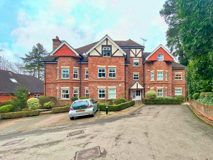 3 Bedroom Apartment To Rent In Wayewood Lodge, Camberley, GU15