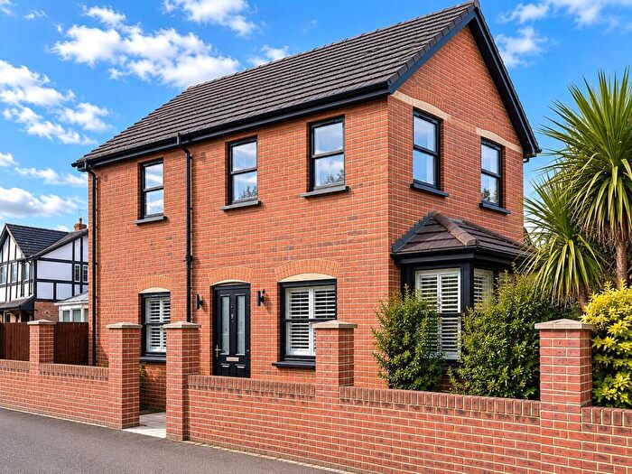 2 Bedroom Detached House To Rent In Liberty Lane, Addlestone, Surrey, KT15