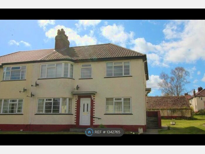 2 Bedroom Flat To Rent In Rothbury Gardens, Leeds, LS16