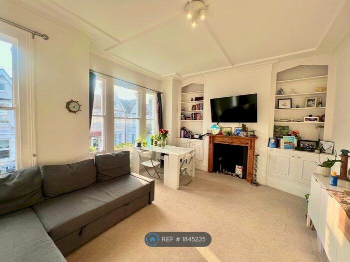 2 Bedroom Flat To Rent In Brancaster Road, London, SW16