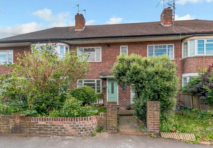 2 Bedroom Maisonette To Rent In Queens Court, New Road, Kingston Upon Thames, KT2