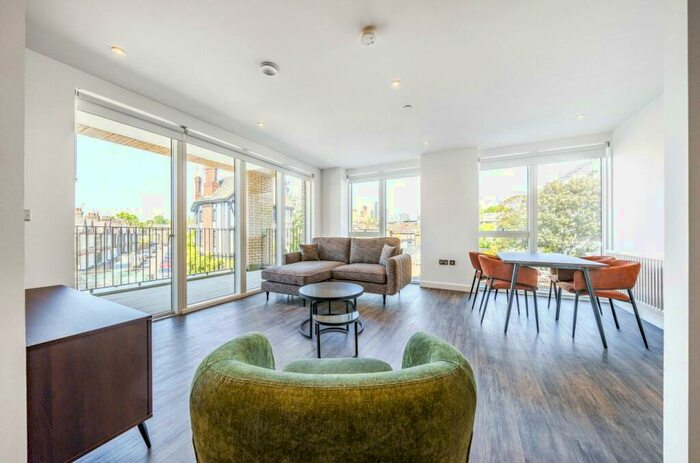 2 Bedroom Apartment To Rent In Dawes Street, London, SE17