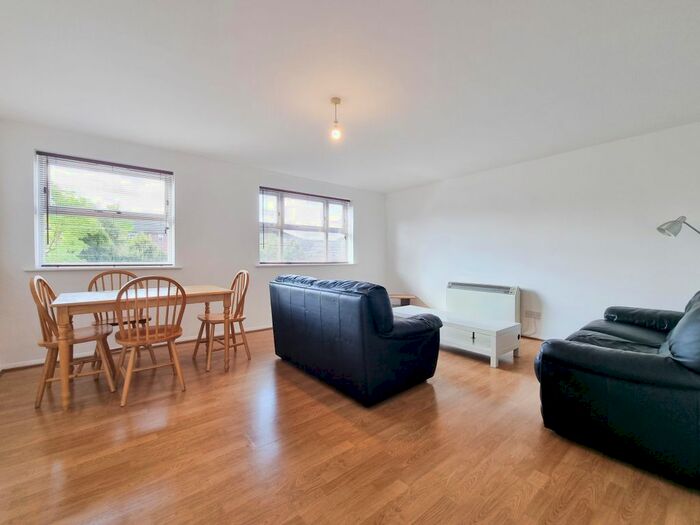2 Bedroom Flat To Rent In Macmillan Way, London, SW17