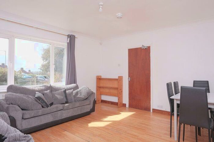 4 Bedroom Semi-Detached House To Rent In Moulsecoomb Way, Brighton, BN2