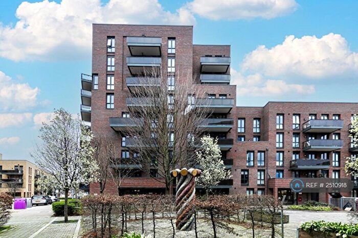 2 Bedroom Flat To Rent In Maypole Court, London, E3