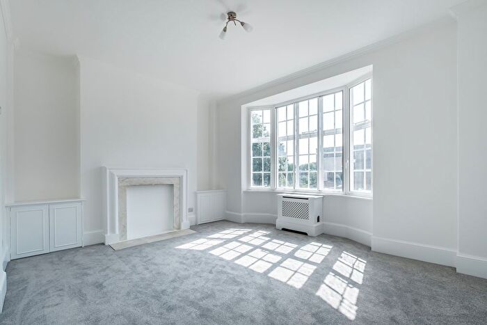 2 Bedroom Flat To Rent In Warwick Gardens, London, W14