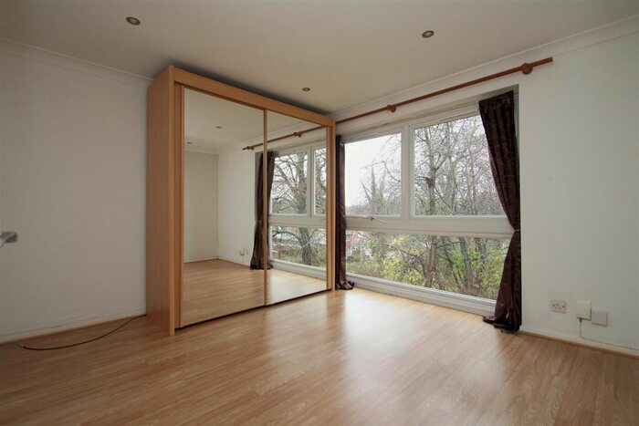 2 Bedroom Flat To Rent In Datchet Close, Woodhall Farm, Hemel Hempstead, HP2