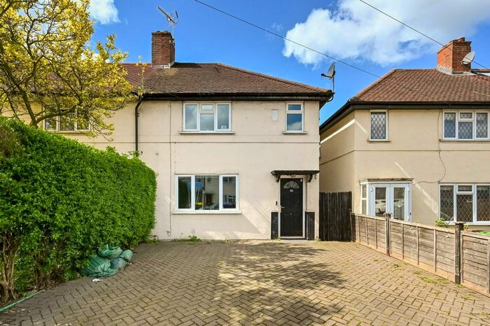 2 Bedroom Property To Rent In Browning Avenue, Worcester Park, KT4