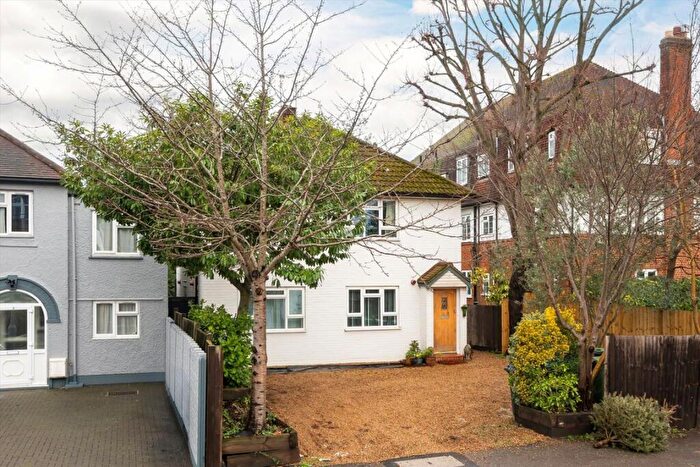 2 Bedroom Maisonette For Sale In Hook Road, Surbiton, KT6
