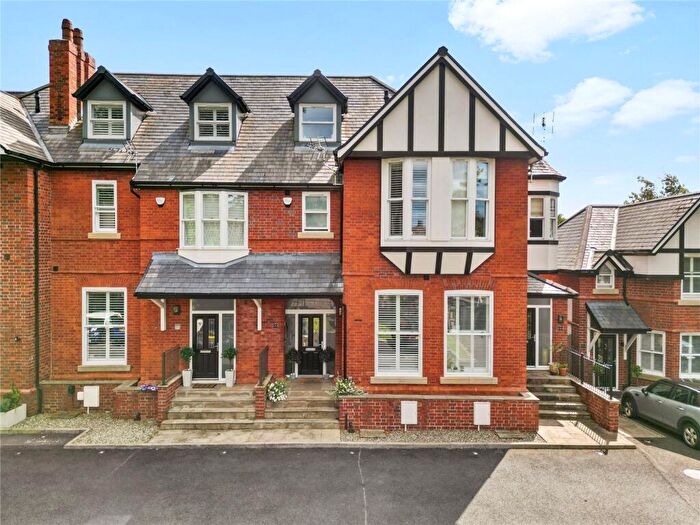 4 Bedroom Terraced House For Sale In Wardle Road, Sale, Greater Manchester, M33