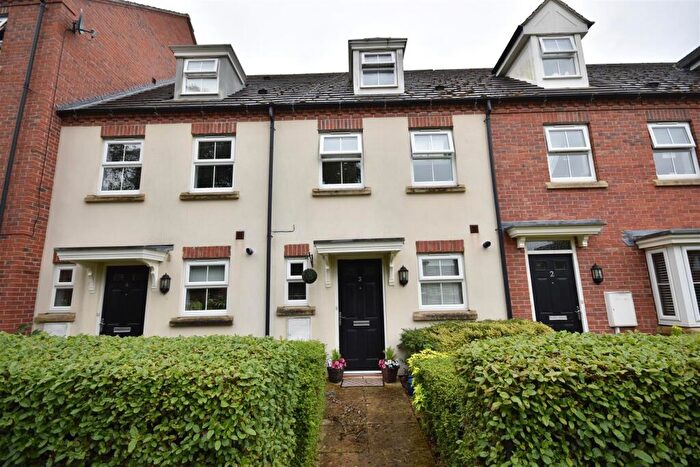 3 Bedroom Town House For Sale In Arran Close, Greylees, NG34