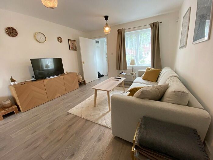 2 Bedroom Semi-Detached House To Rent In Calico Close, Salford, M3