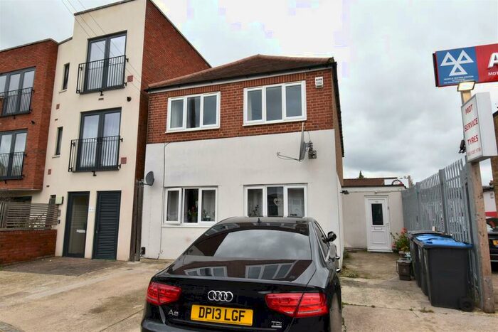 1 Bedroom Flat To Rent In Red Lion Road, Surbiton, KT6