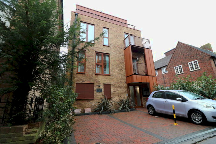 1 Bedroom Ground Flat To Rent In St. Marks House, Cottage Place, City Centre, Chelmsford, CM1