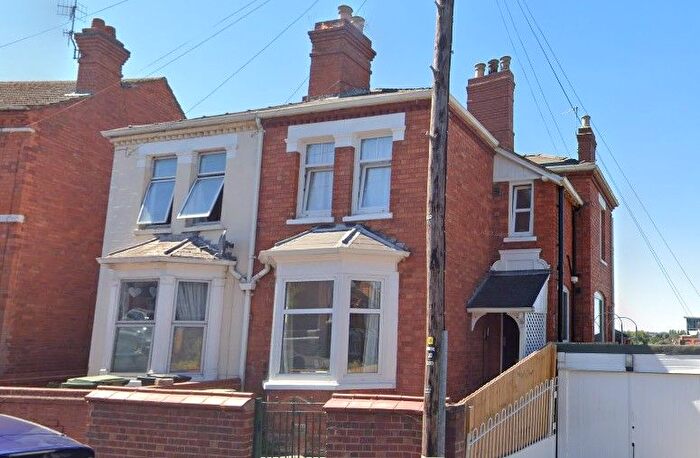 3 Bedroom Semi-Detached House To Rent In Woolhope Road, Worcester, WR5