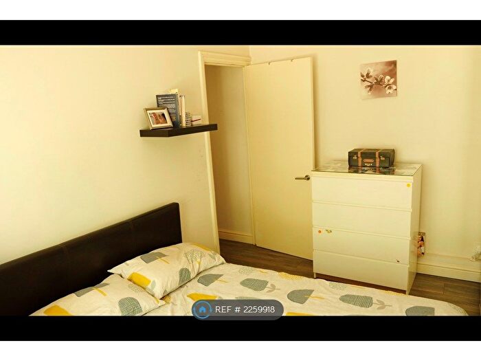 2 Bedroom Flat To Rent In East Dulwich State, London, SE22