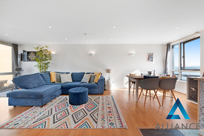 2 Bedroom Apartment To Rent In Kintyre House, Cold Harbour, London, E14