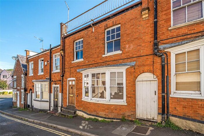3 Bedroom Terraced House For Sale In St. Rumbolds Lane, Buckingham, Buckinghamshire, MK18