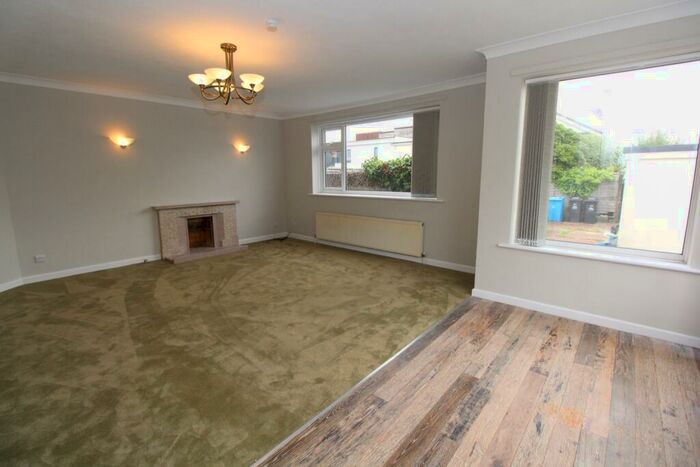 2 Bedroom Apartment To Rent In Daylesford Road, Whitecliff, Poole, BH14