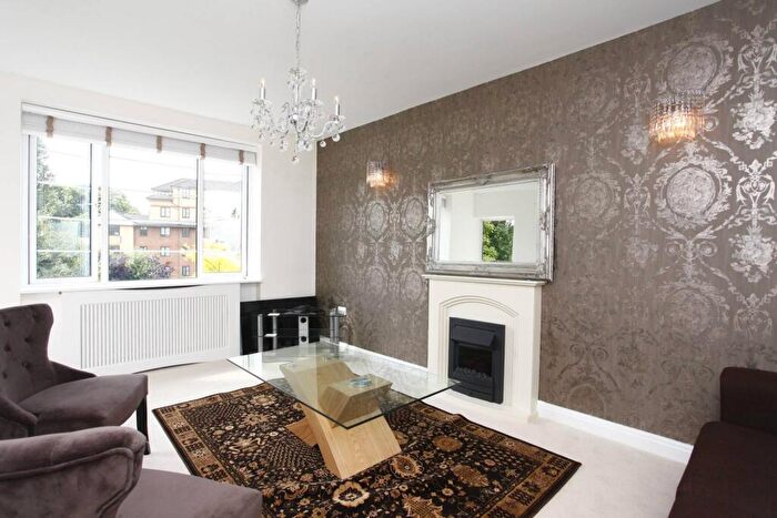 3 Bedroom Flat To Rent In Finchley Road, Hampstead, London, NW3