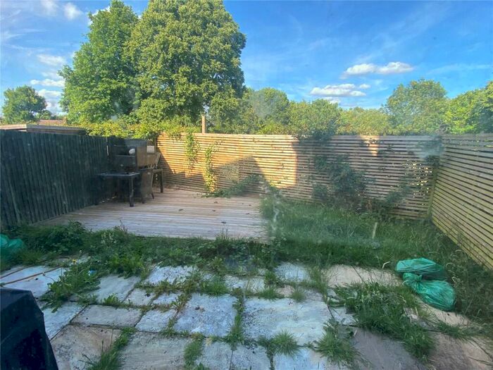 1 Bedroom Town House To Rent In Beckett Road, Coulsdon, Surrey, CR5