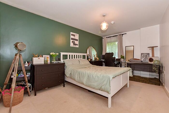 1 Bedroom Flat For Sale In Sandling Lane, Penenden Heath, Maidstone, Kent, ME14