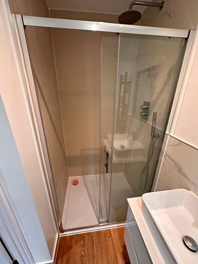 2 Bedroom Flat To Rent In New Close, London, SW19