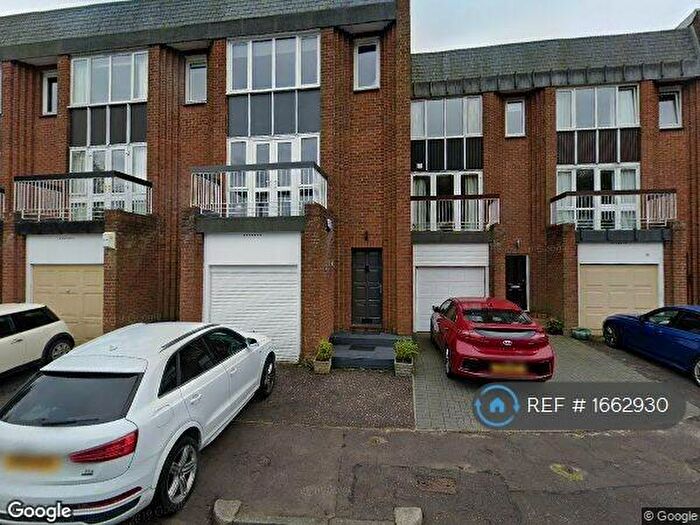 3 Bedroom Terraced House To Rent In Regis Court, Edinburgh, EH4