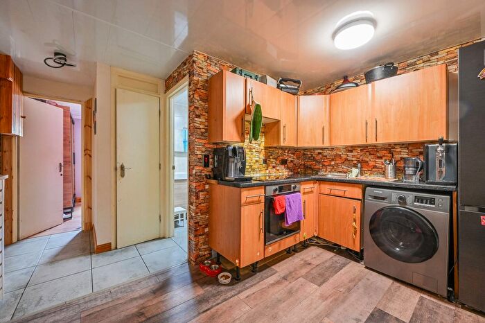 1 Bedroom Flat For Sale In Tollgate Road, Beckton, London, E6